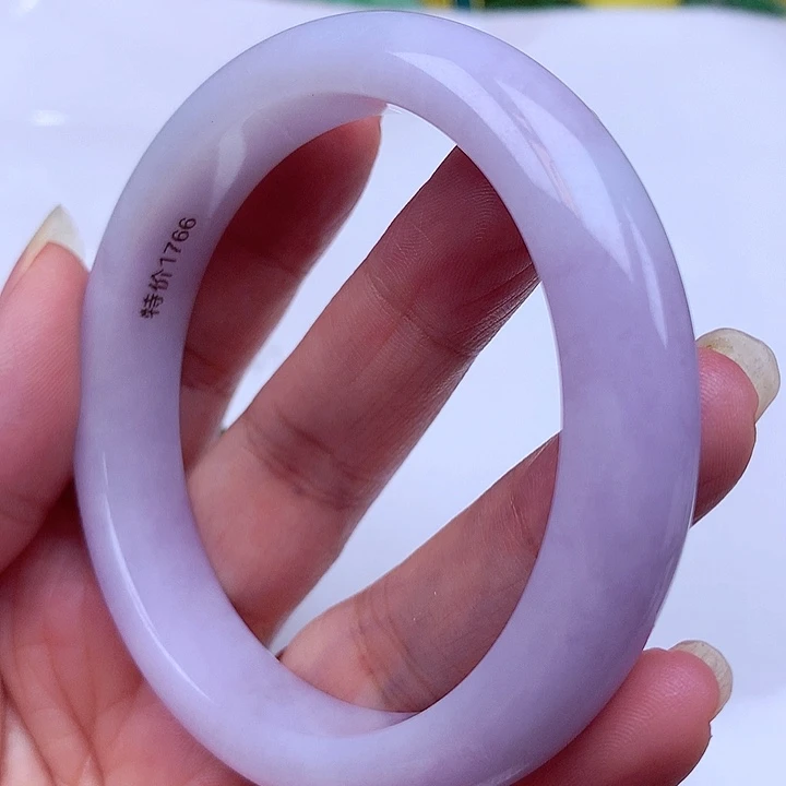 翡翠手镯未镶嵌翡翠