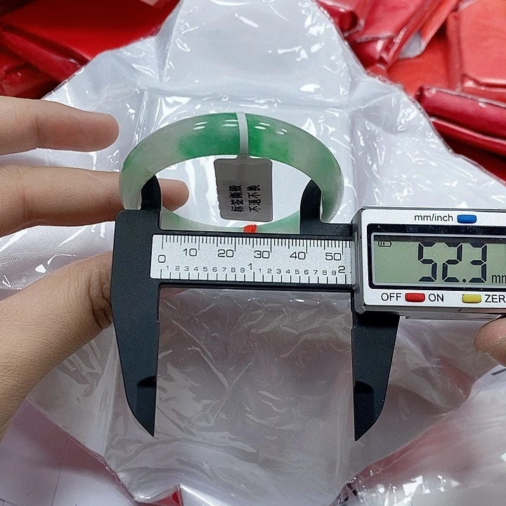 翡翠手镯未镶嵌220