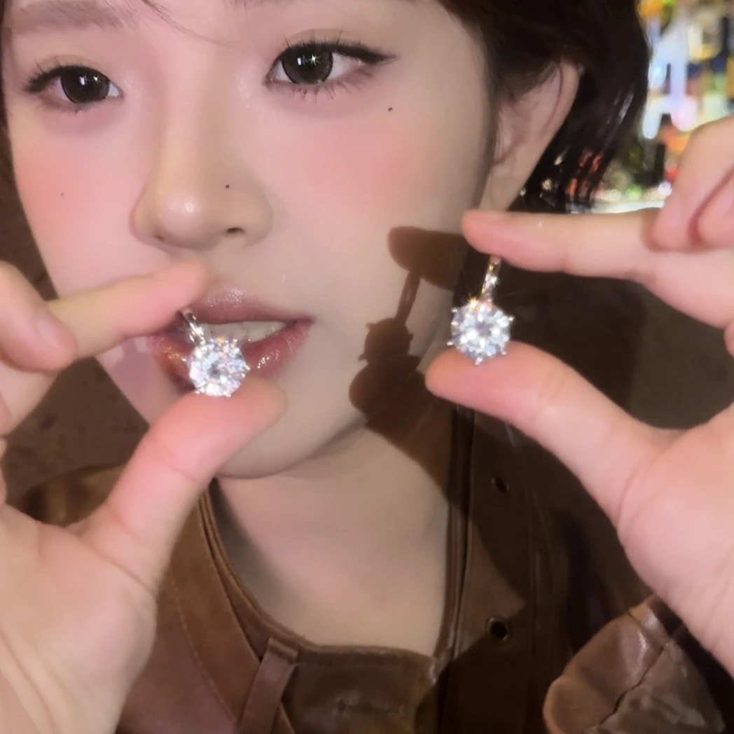 铜合金耳饰 绝美爆闪1.2cm锆石耳骨夹精致耳夹无耳洞女高级感耳饰