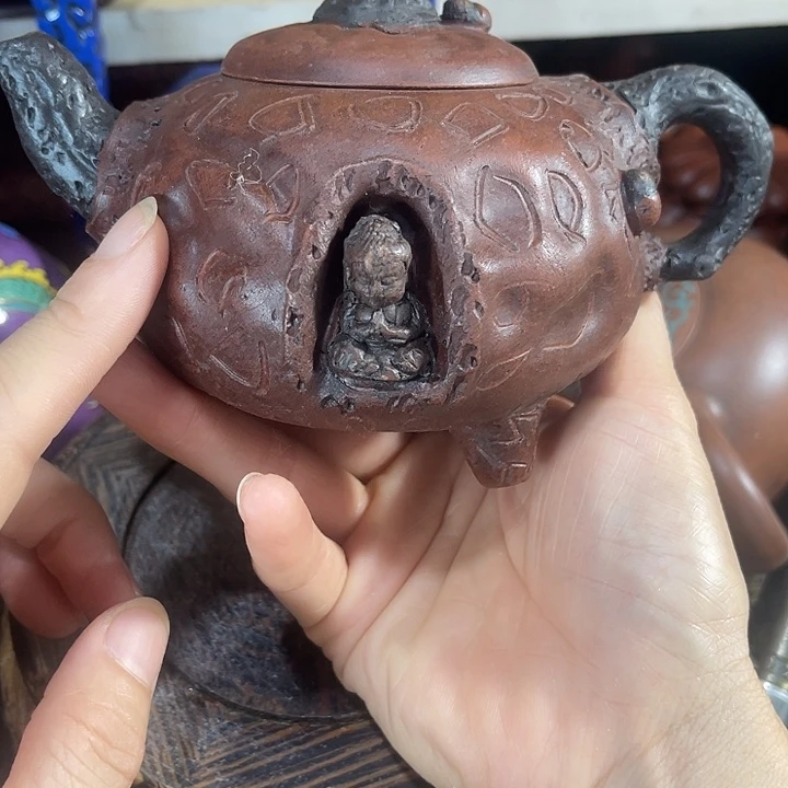 茶壶紫砂原矿泥料手工制作的一把紫砂壶。