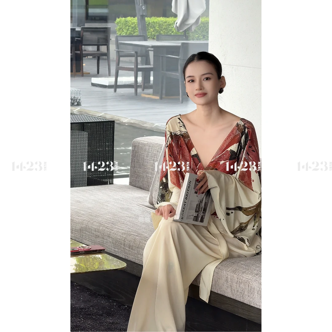 1423【烟雨序】设计感新中式100桑蚕丝显瘦披肩V领长袖连衣裙