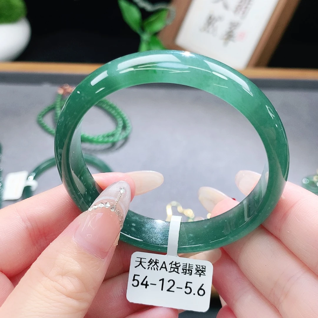 翡翠手镯（圆镯）未镶嵌