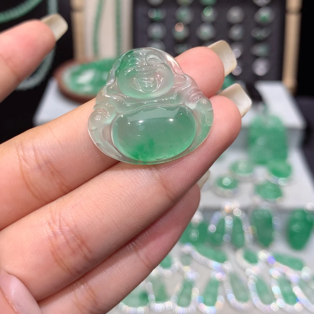 颈饰未镶嵌石英质玉（非洲翠）