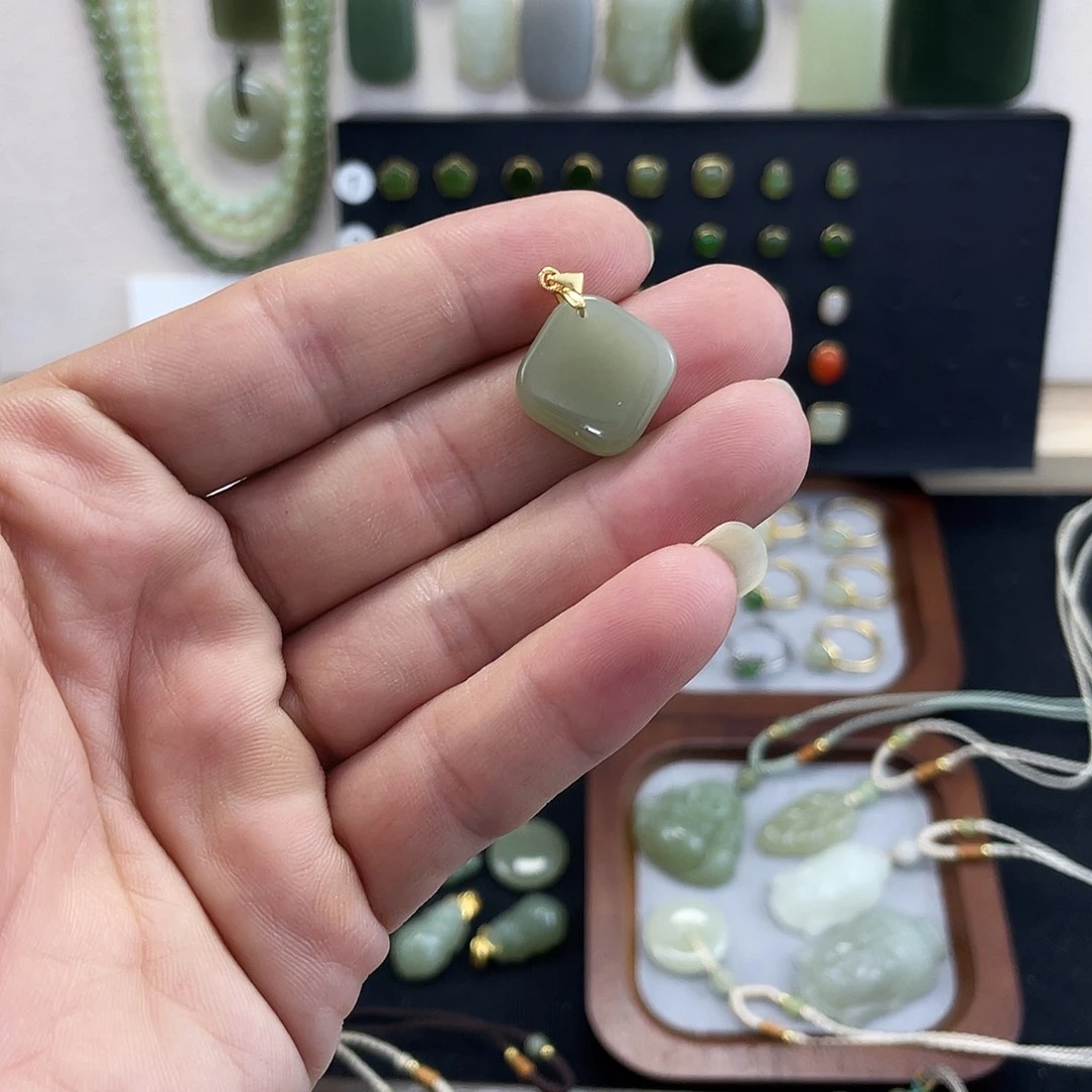 和田玉未镶嵌颈饰