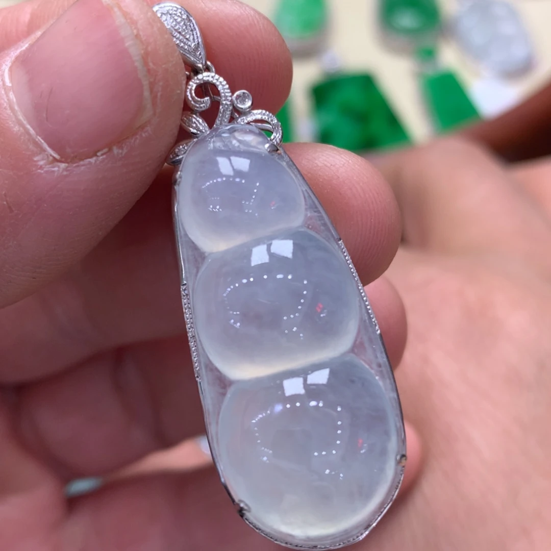 【闪购商品】翡翠颈饰18K金镶嵌豆子