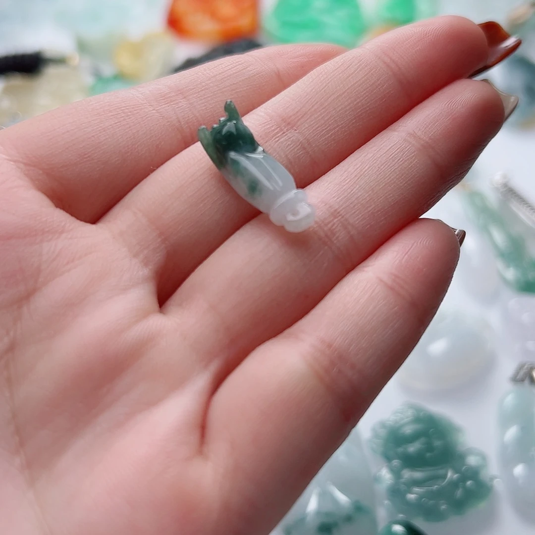 翡翠颈饰未镶嵌翡翠吊坠