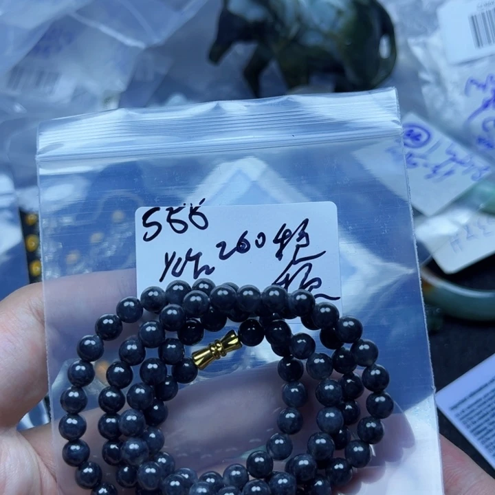 翡翠戒指未镶嵌稳****?