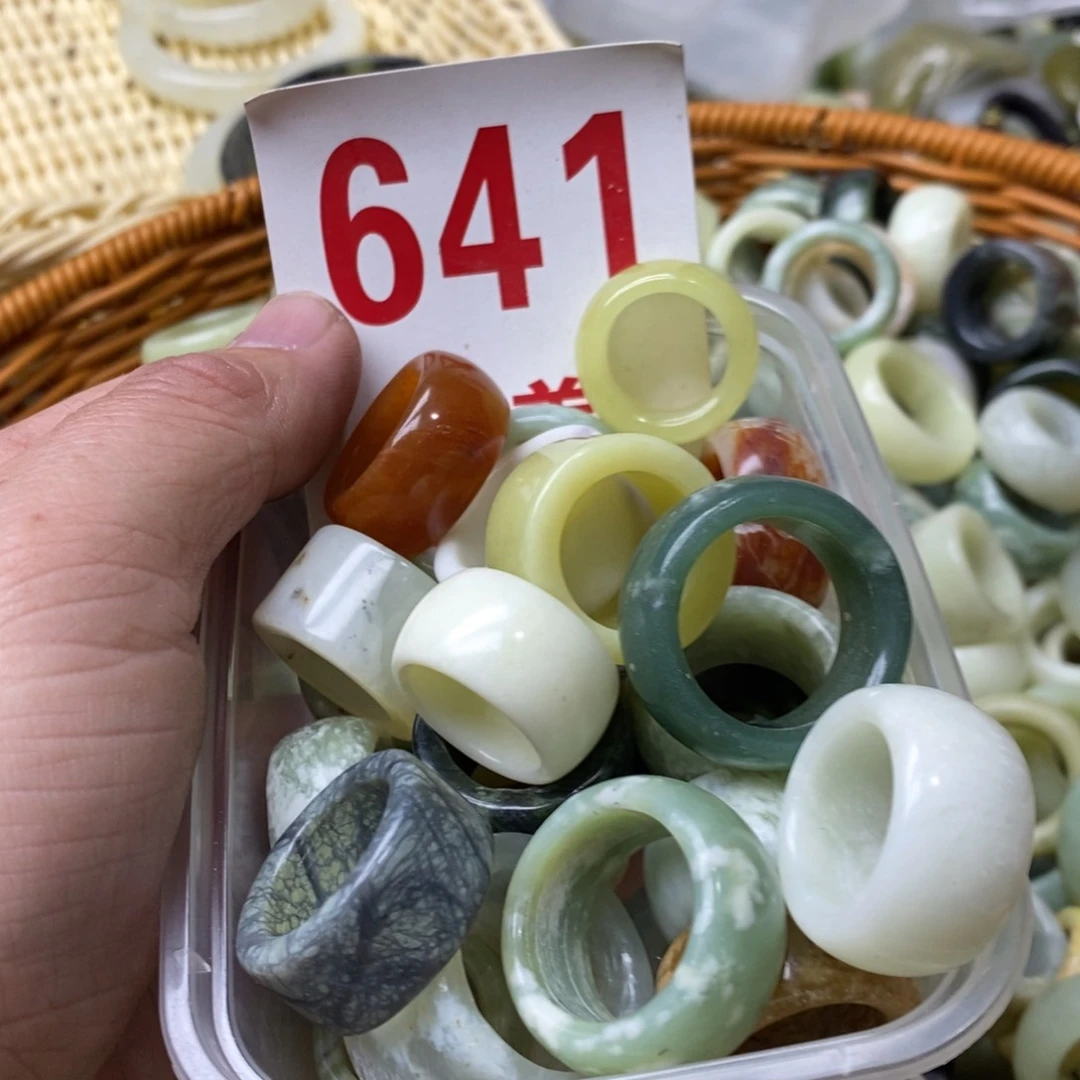 蛇纹石玉挂坠未镶嵌