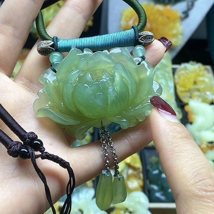 蛇纹石玉挂件未镶嵌