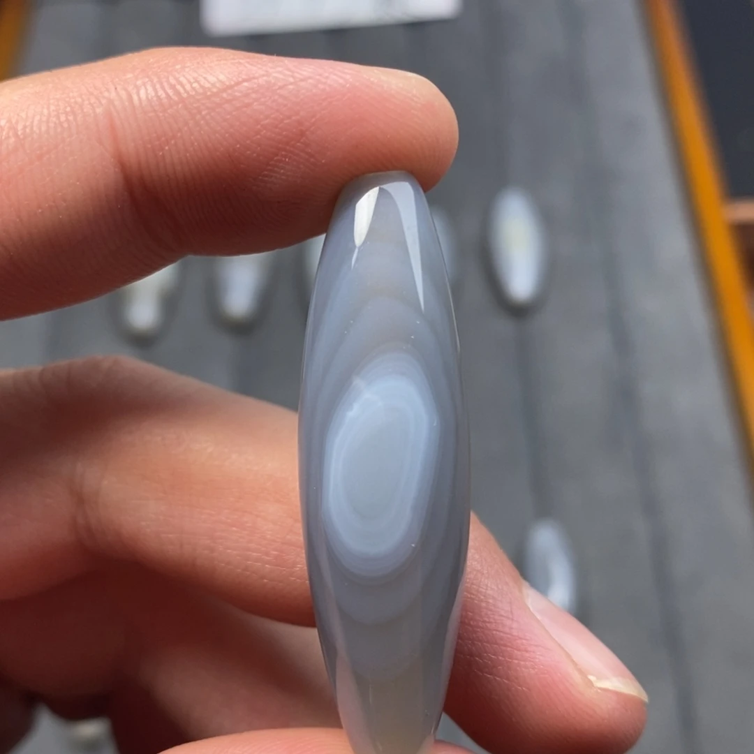 人***色玛瑙/玉髓颈饰未镶嵌