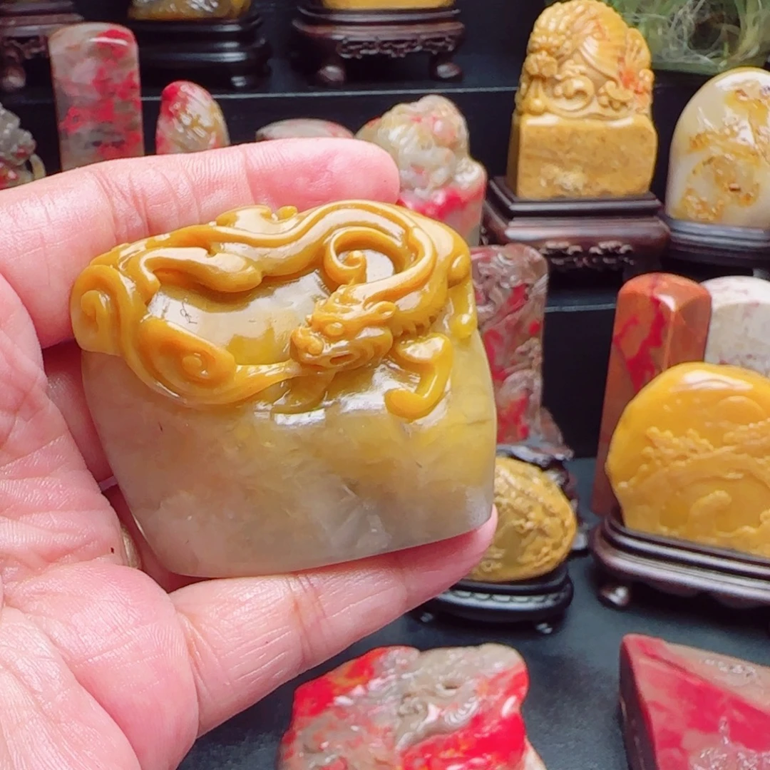 昌化石田黄石纽章