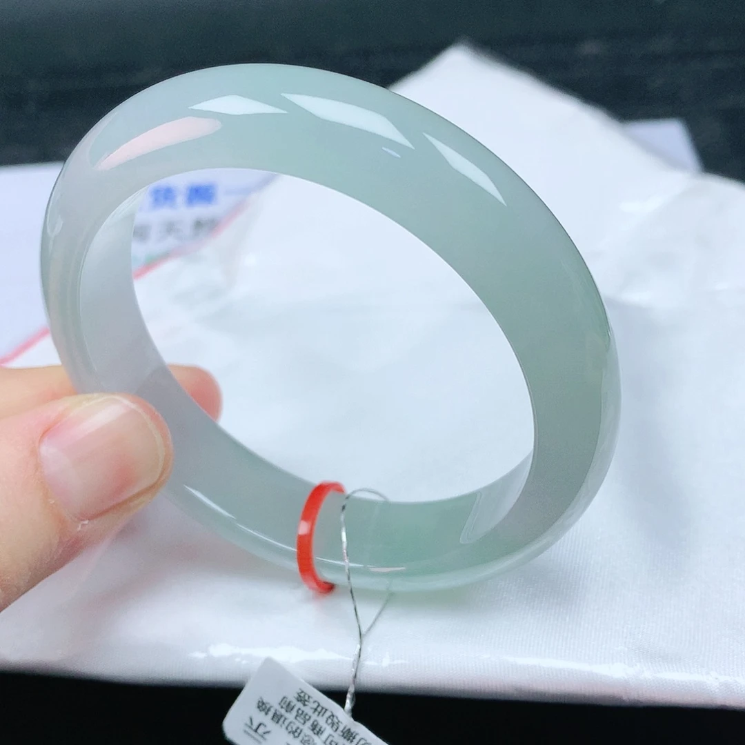 翡翠手镯未镶嵌54圈