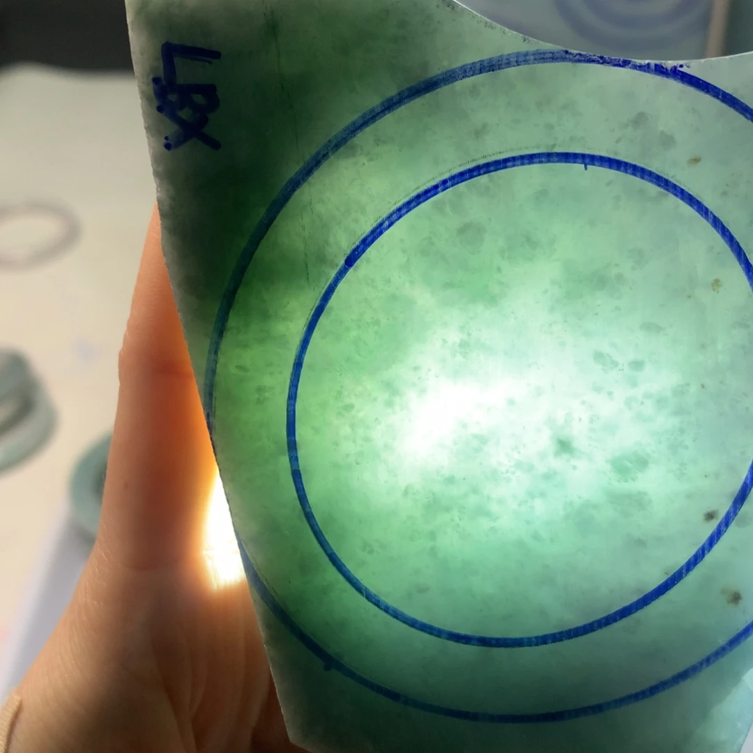 定制翡翠未镶嵌翡翠手镯