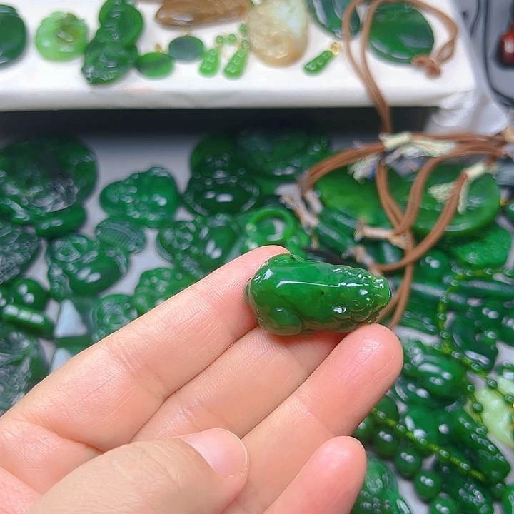 颈饰未镶嵌和田玉芋***露