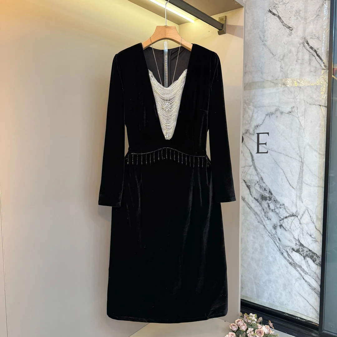 2025新款时尚洋气重工收腰流苏气质绝美显瘦藏肉丝绒连衣裙7359