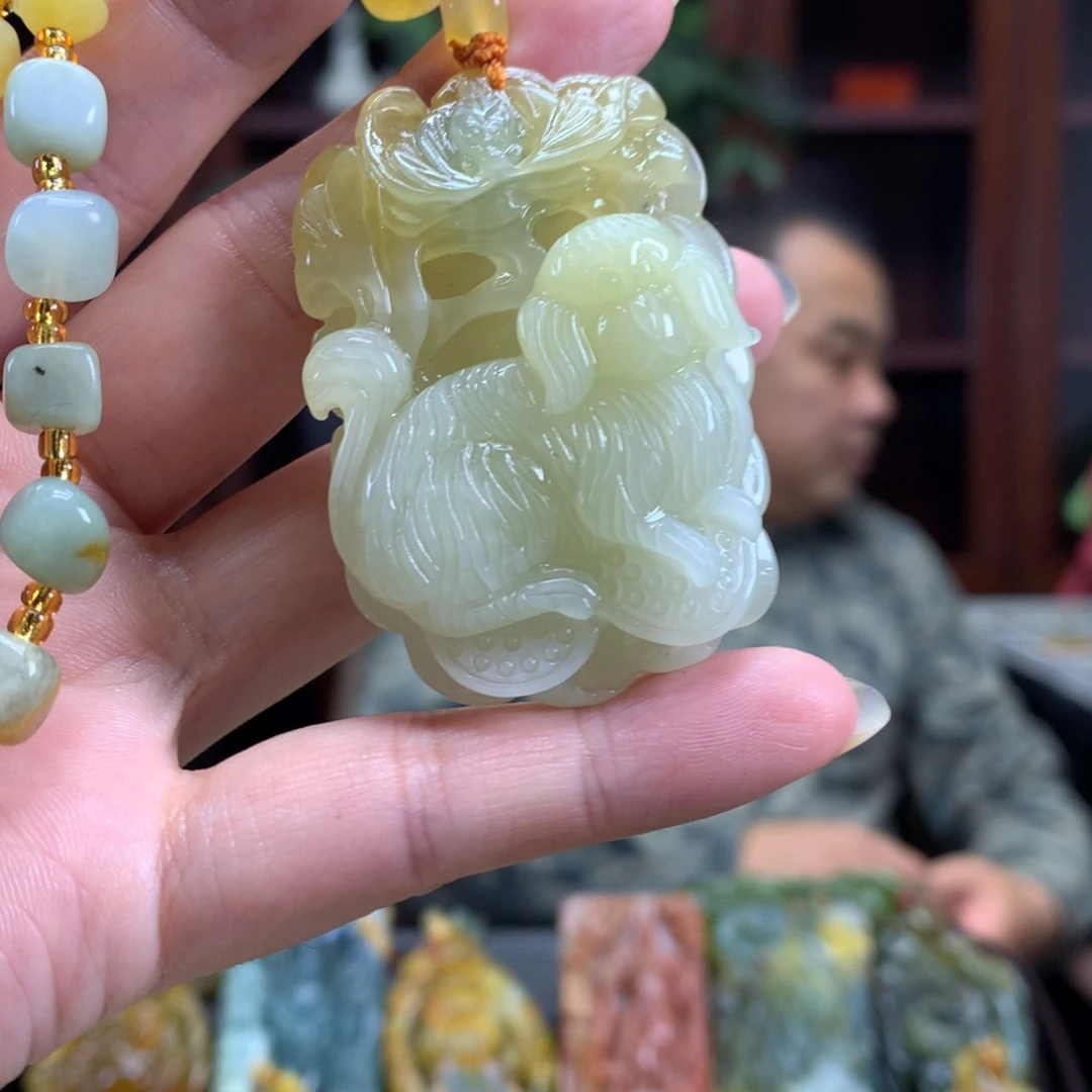 未镶嵌蛇纹石玉颈饰