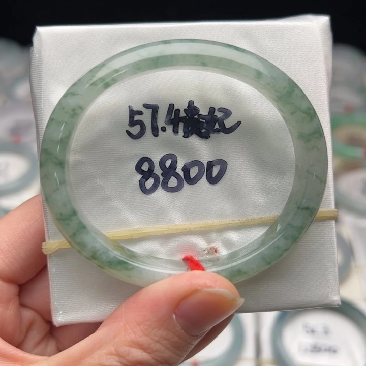 翡翠未镶嵌手镯（贵妃镯）