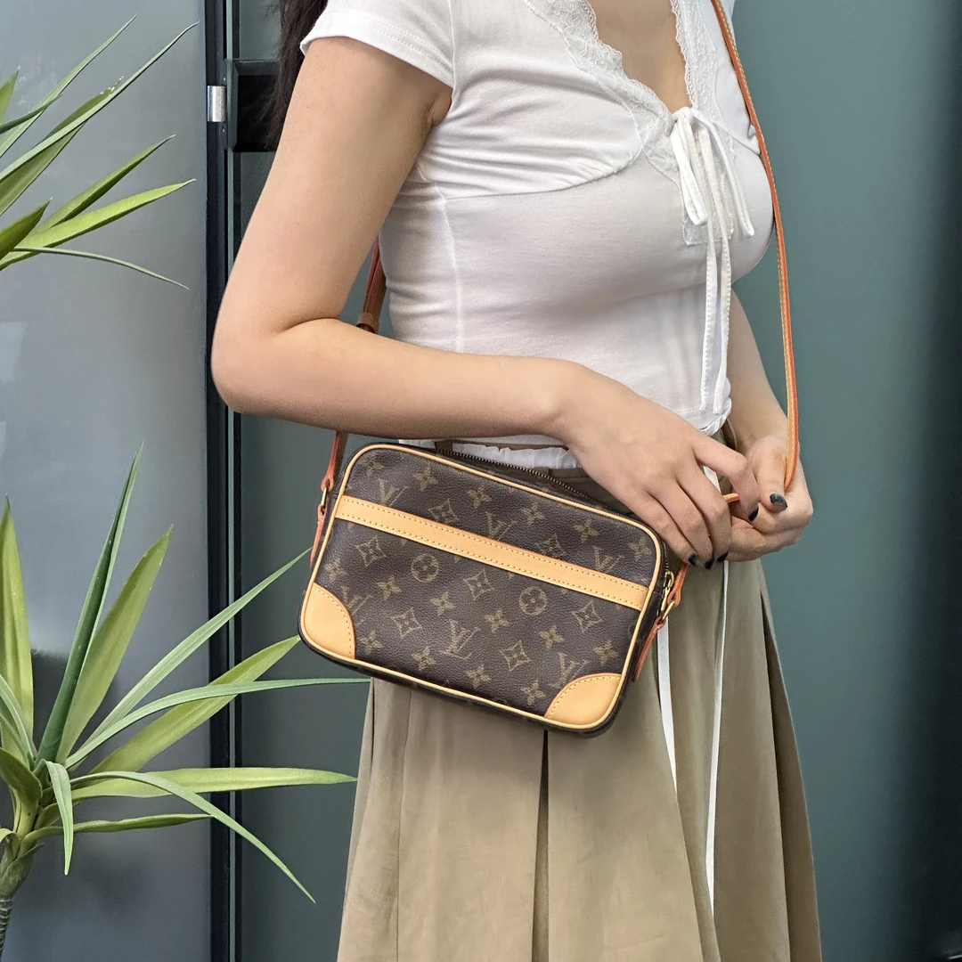 95新 LouisVuitton/路易威登 后换植鞣革 斜挎开口笑相机小号