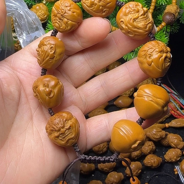 橄榄核雕刻手串恶僧