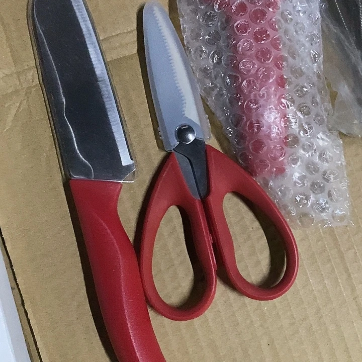 嗨***.不锈钢红色的剪刀削皮刀和刀有点脏