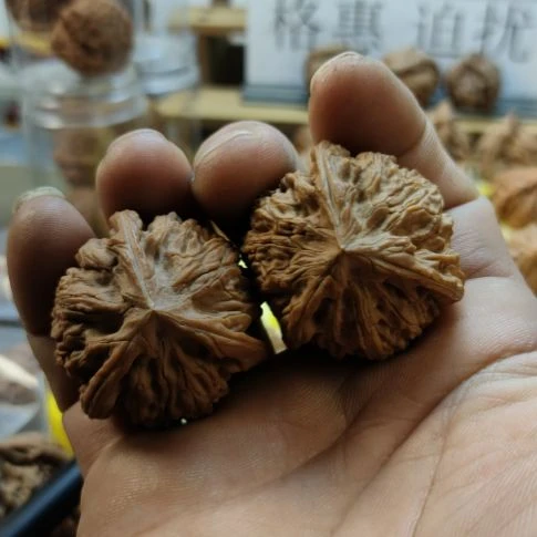 爱***缘文玩核桃把件玉龙粗筋三棱核桃