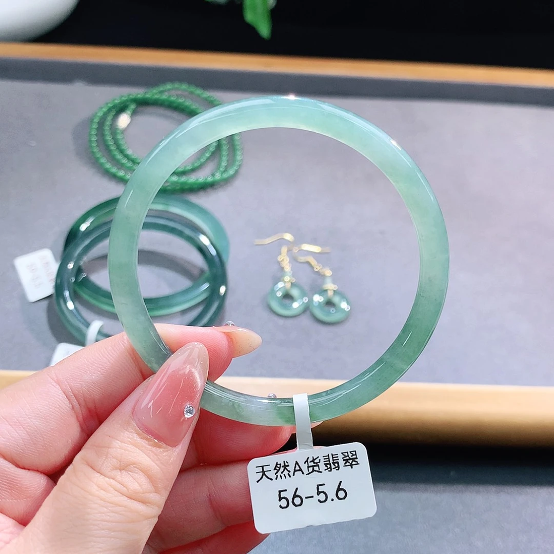 未镶嵌手镯（圆镯）翡翠