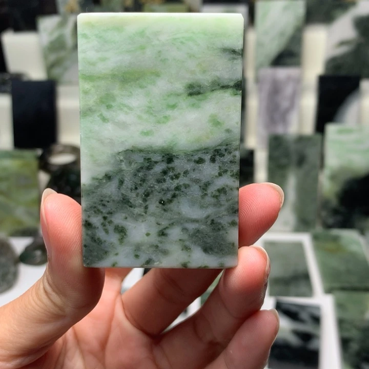 独山玉颈饰未镶嵌