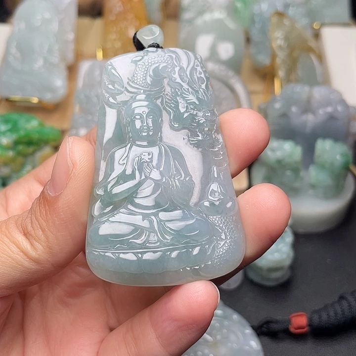 翡翠未镶嵌颈饰御龙大日如来