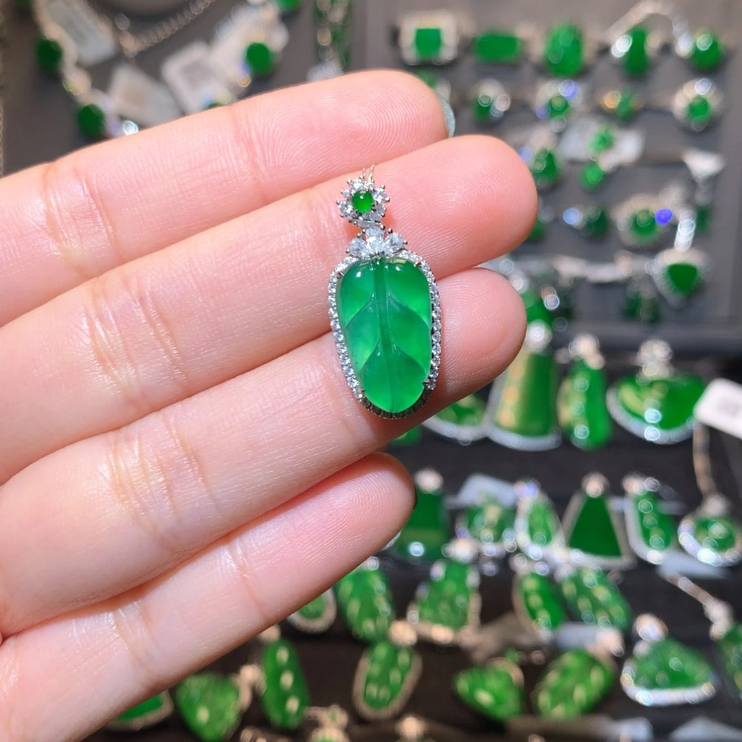 翡翠颈饰18K金镶嵌叶子