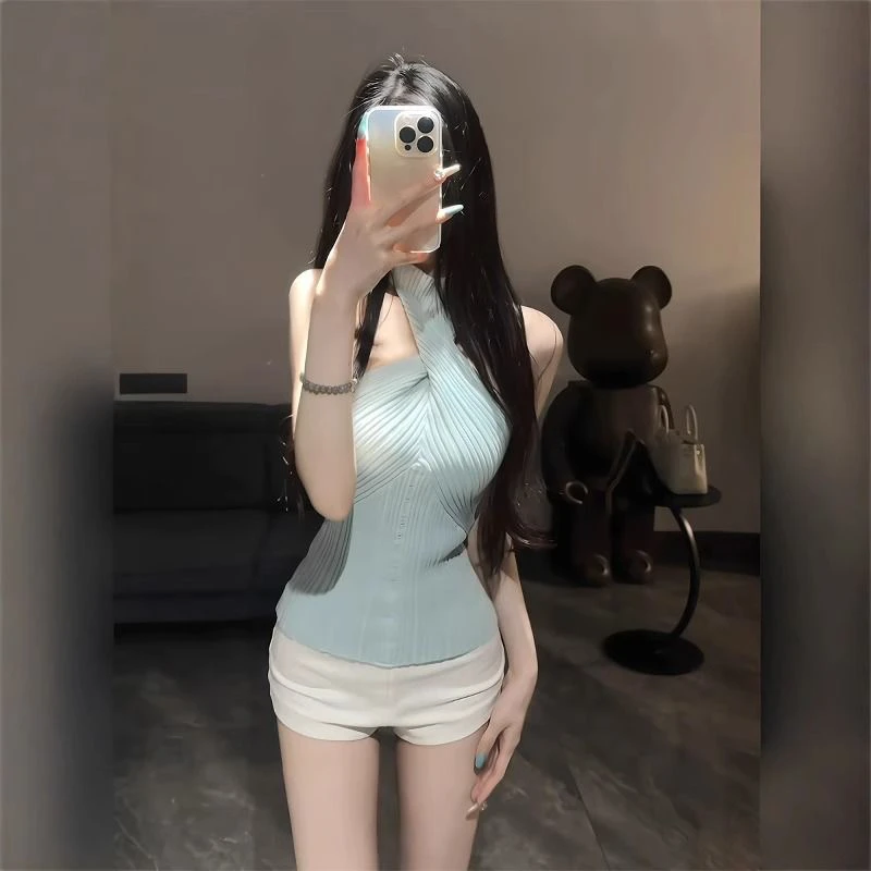 纯欲风性感扭结挂脖露背针织背心女辣妹紧身无袖小上衣+百搭短裤