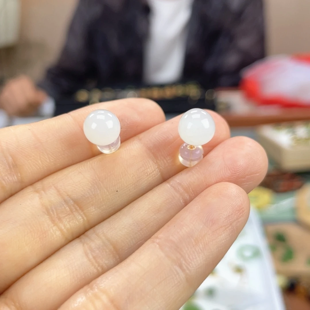 18K金镶嵌和田玉耳饰玲**装