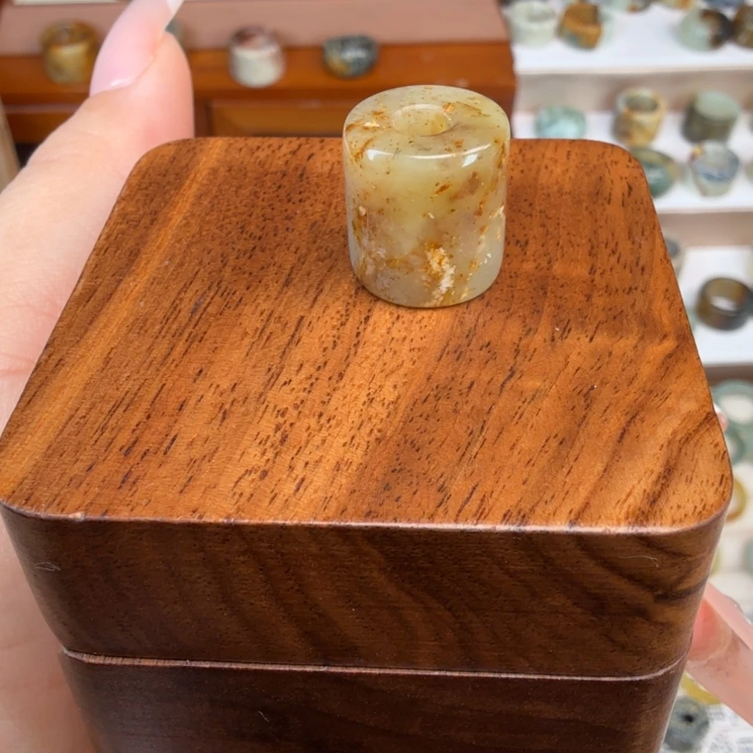 蛇纹石玉未镶嵌颈饰金草籽