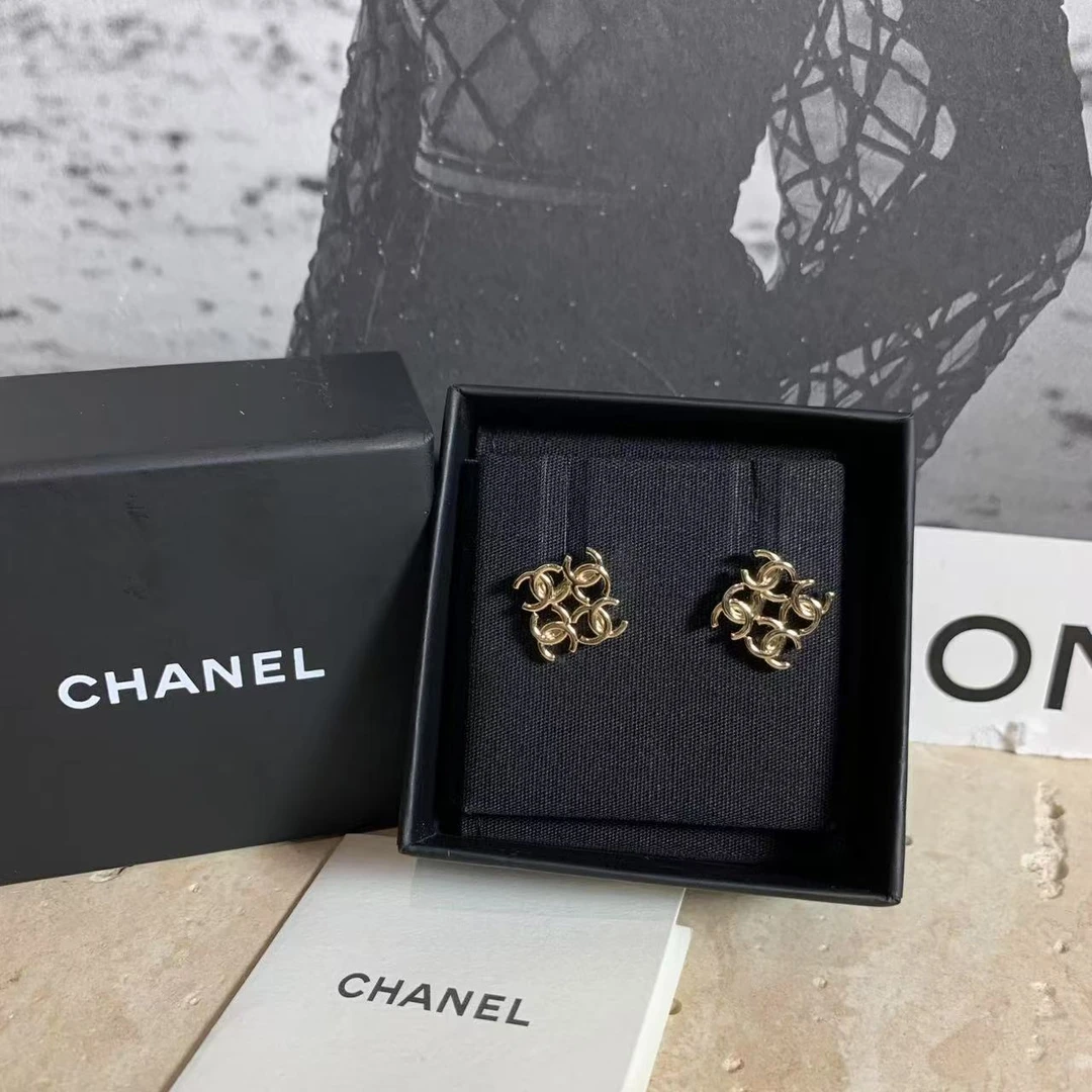 未使用 Chanel/香奈儿 壹臻娇/淡金色四花logo耳钉 52707723