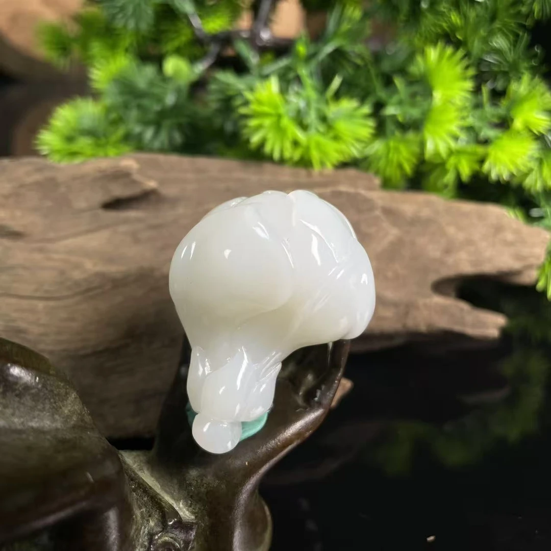 lot5513 莲花 和田玉白玉 40.3*31*25.4mm 29.7g