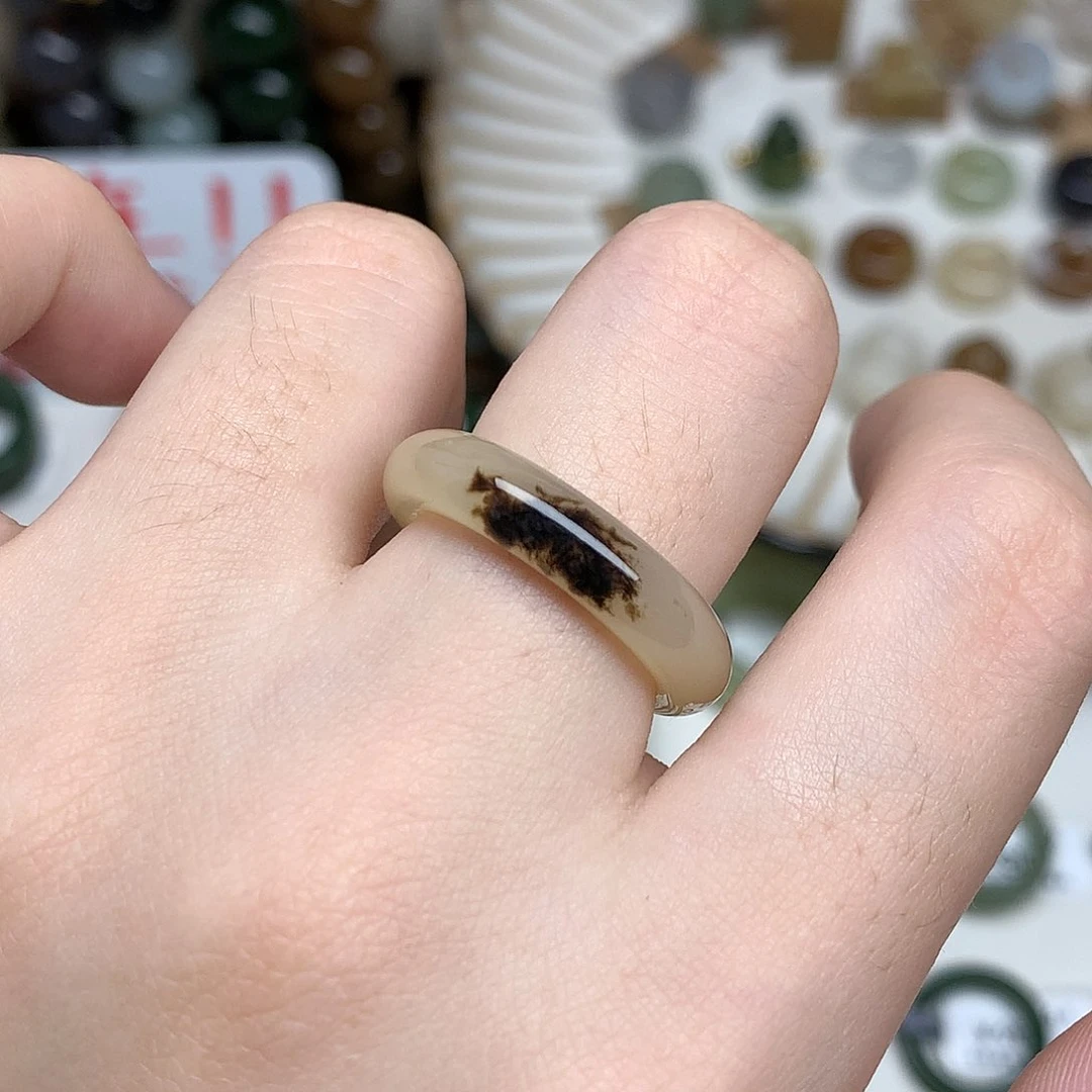 未镶嵌戒指和田玉