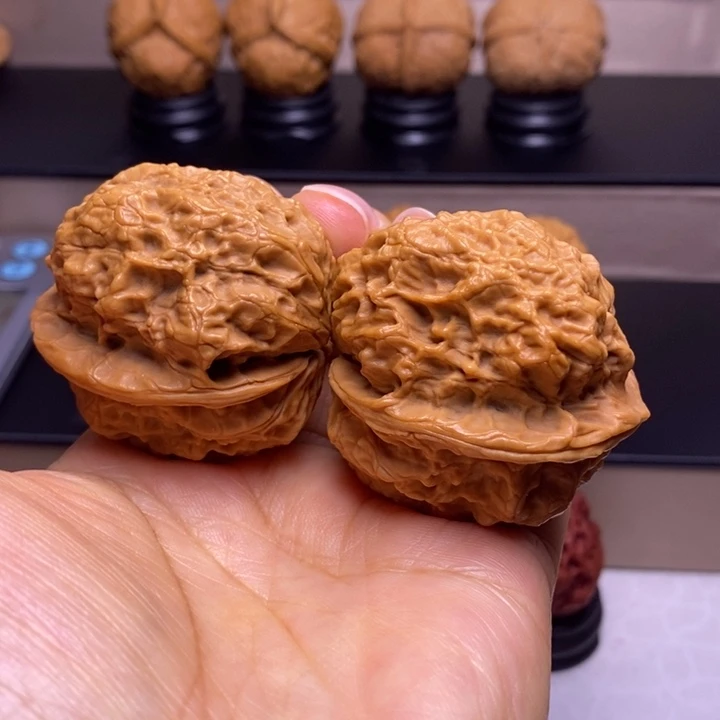 文玩核桃把件圣元狮王76