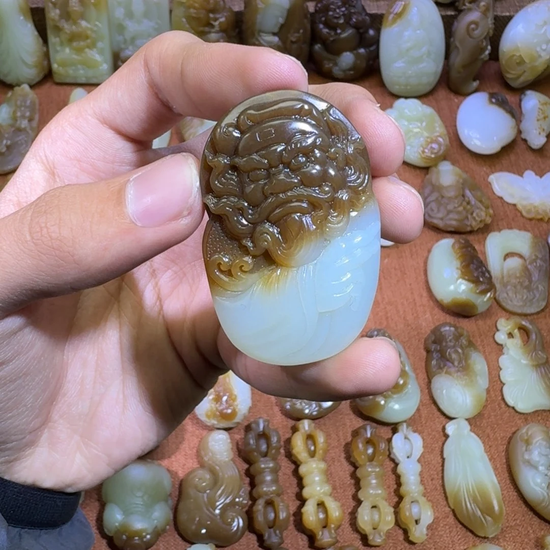 和田玉未镶嵌颈饰