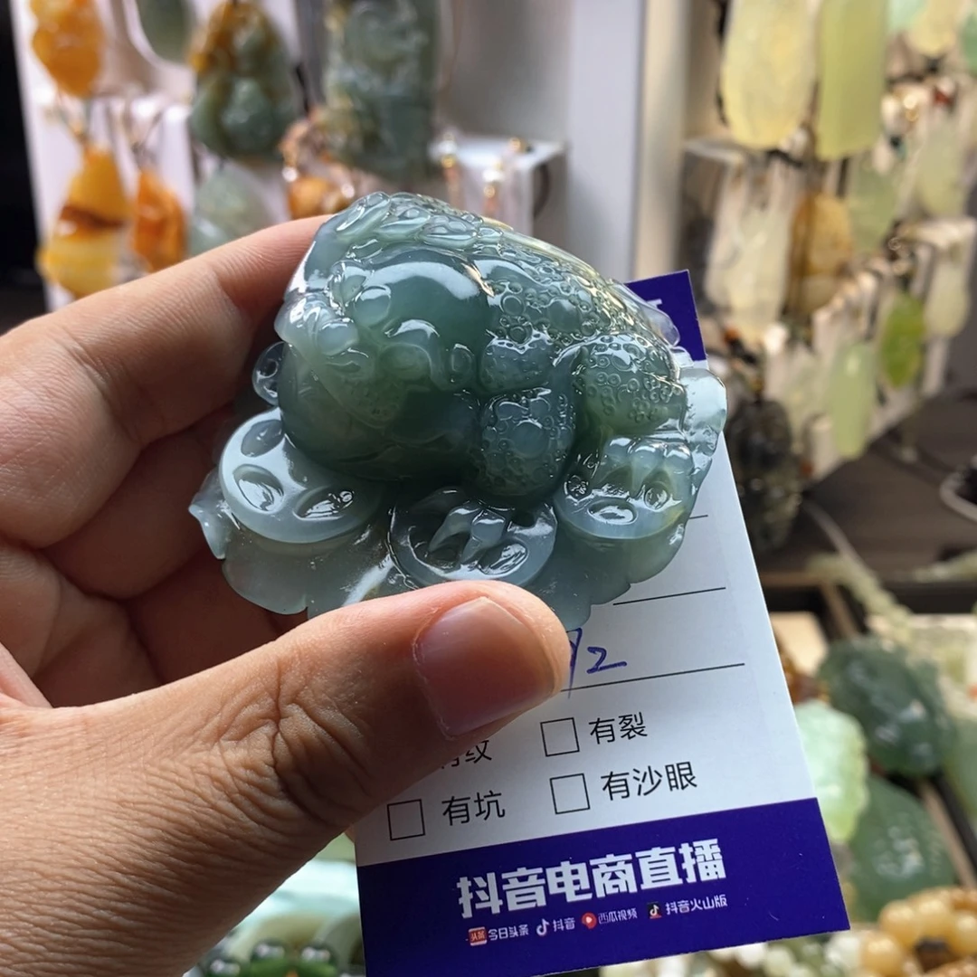 果***圆未镶嵌蛇纹石玉颈饰