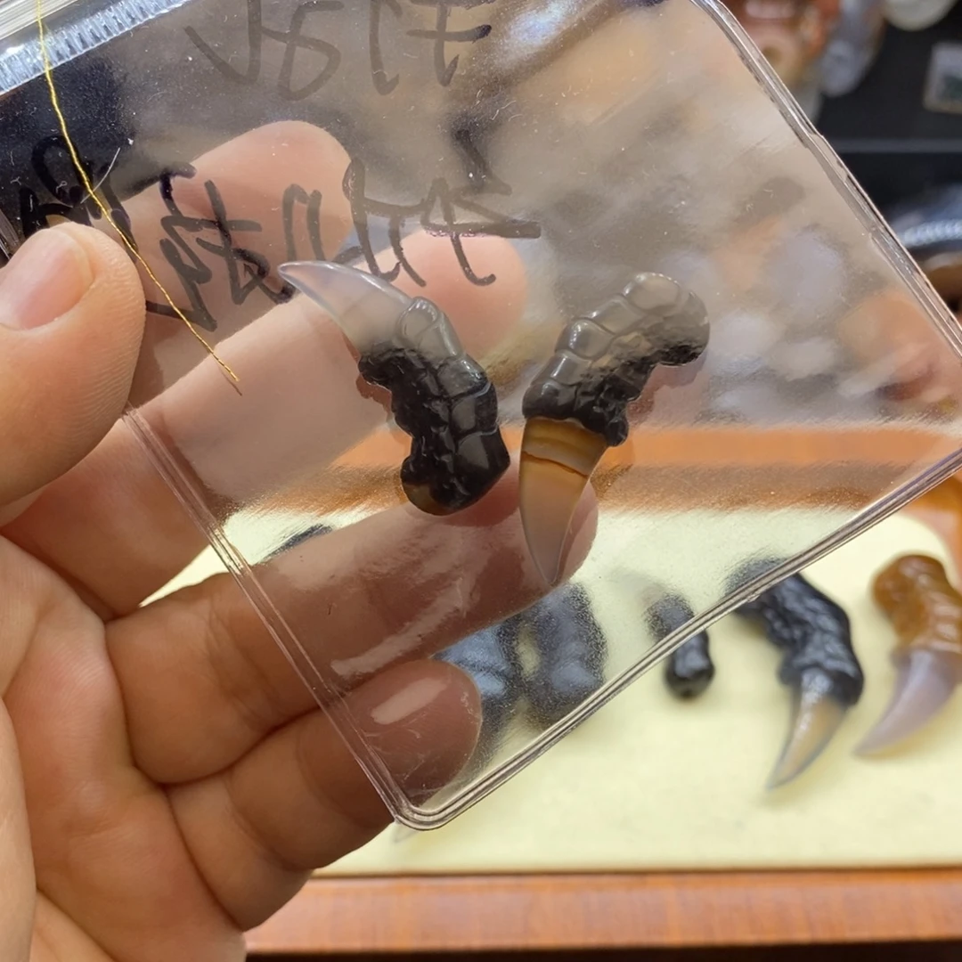 进***爱玛瑙/玉髓未镶嵌手玩摆件挂件俩个龙指