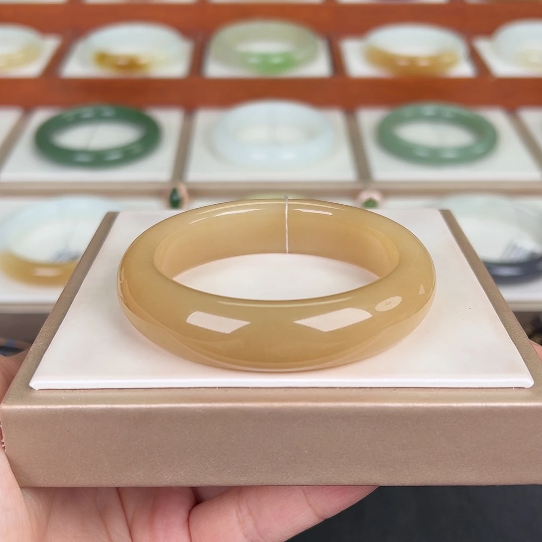 和田玉未镶嵌手镯金糖