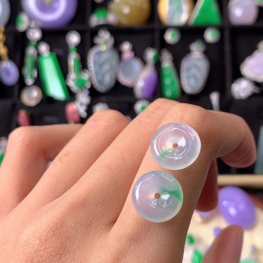 翡翠未镶嵌颈饰裸石