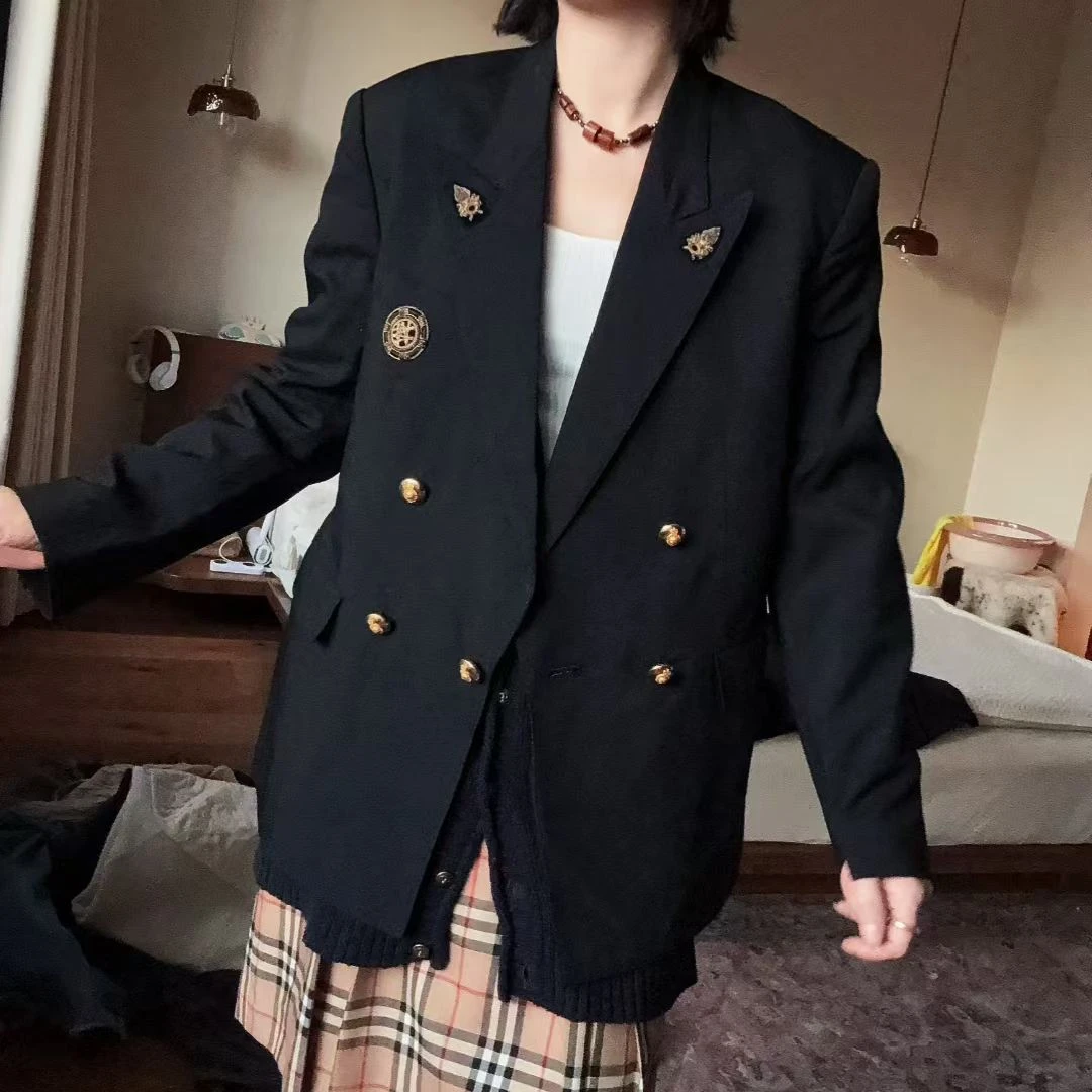 黑色徽章款金扣西装外套
