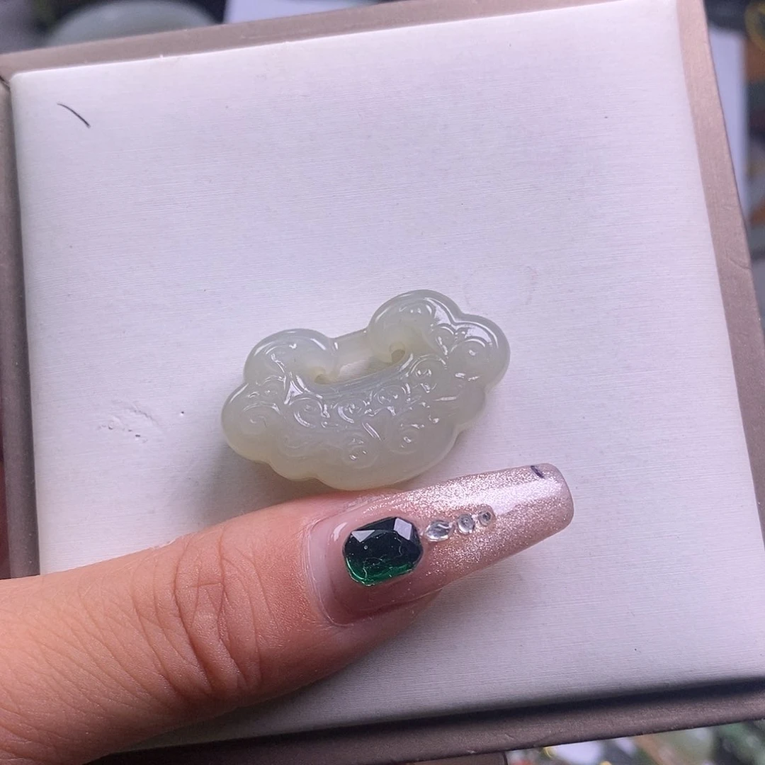 一***碗和田玉未镶嵌颈饰