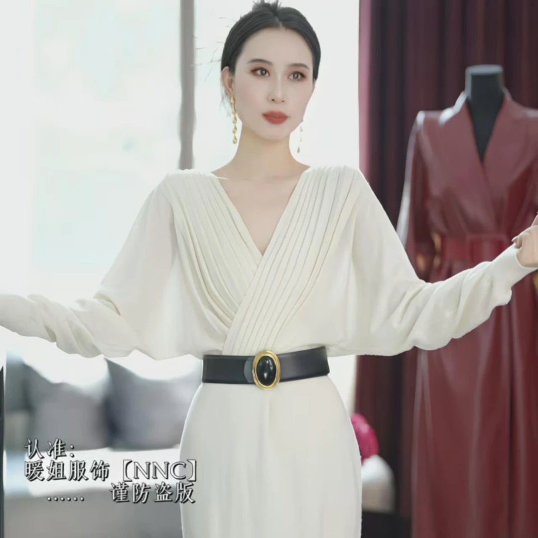 【NNC】2025新款V领打底衫气质网红轻奢时尚百搭长款简约收腰设计感