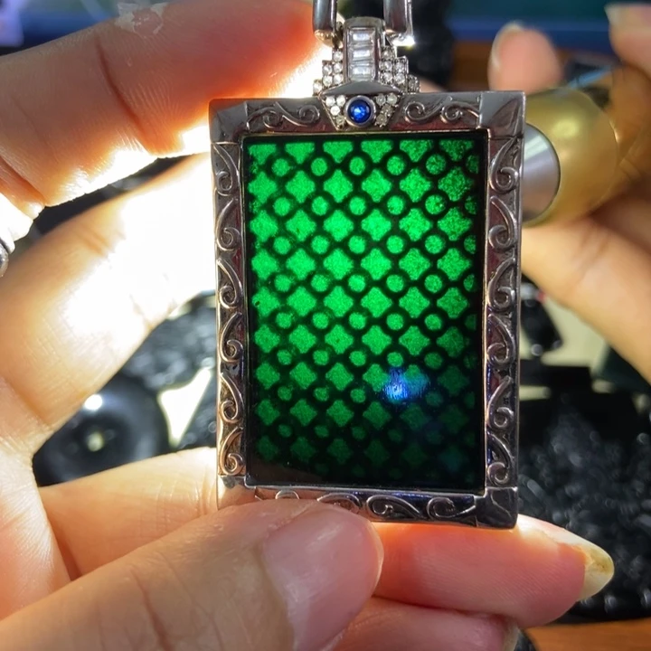 翡翠颈饰未镶嵌墨翠