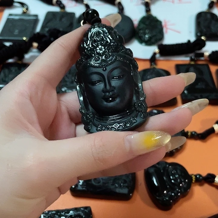 翡翠颈饰未镶嵌前**生