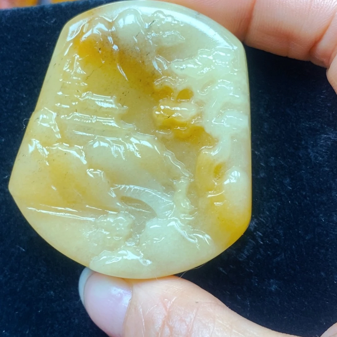 未镶嵌石英质玉（黄龙玉）颈饰