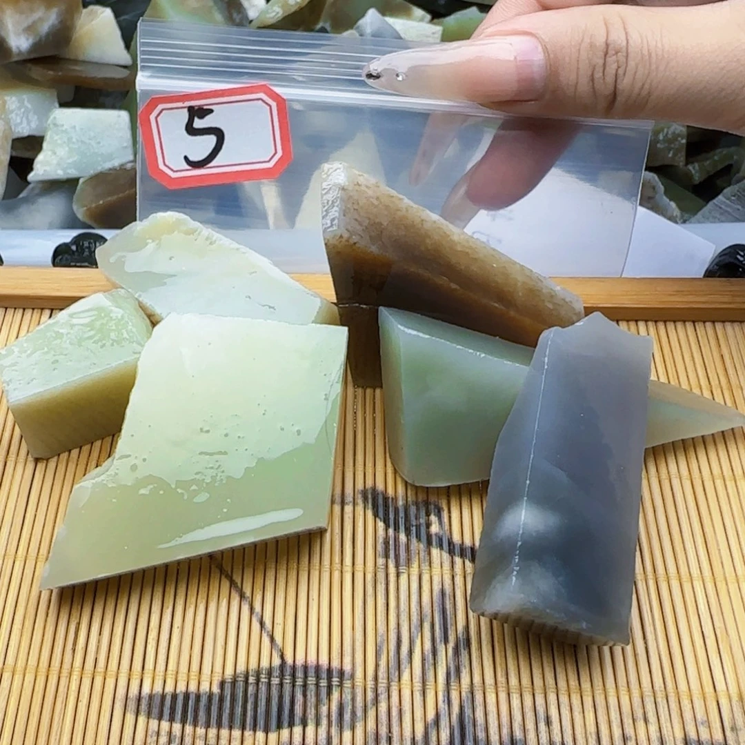 W***L和田玉未镶嵌珠宝半成品