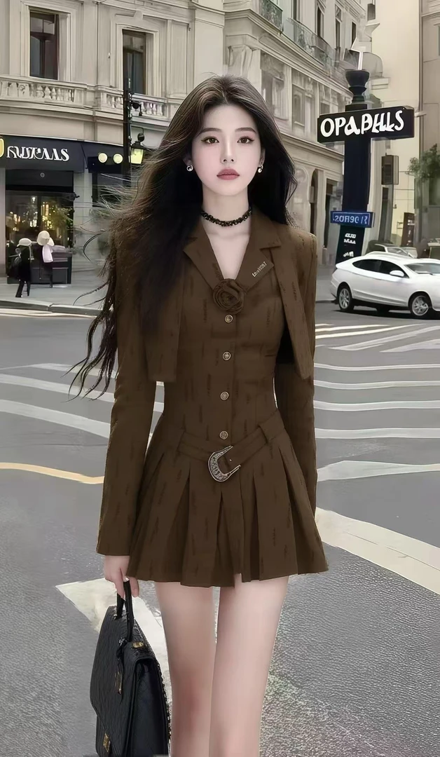 百搭千金风氛围感穿搭褐色短款长袖开衫+褐色V领修身设计感连衣裙
