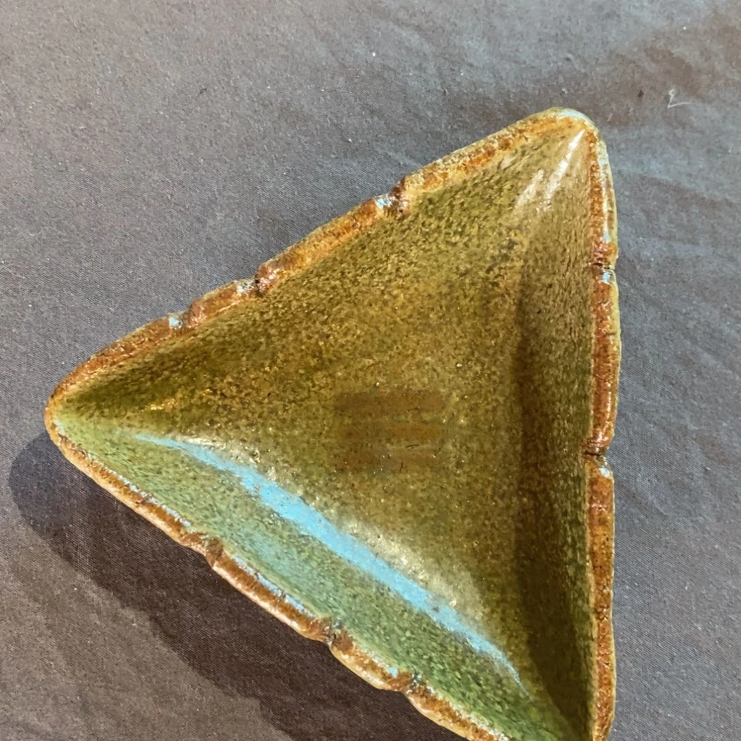 瓷片陶胎三角形器皿